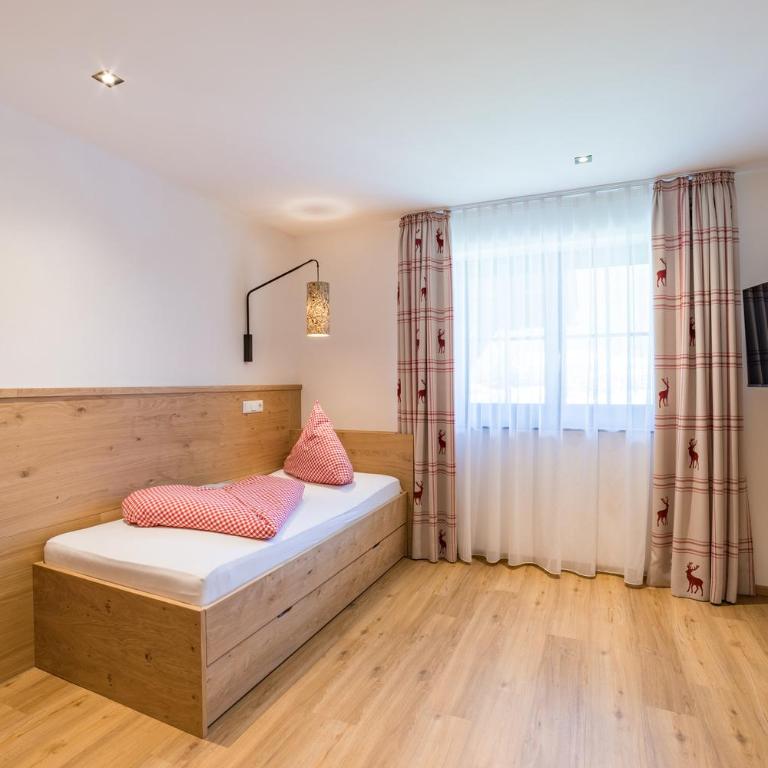 Bergzeit - Hotel & Appartements - Apartment mit 2 Schlafzimmern und Bergblick - 6