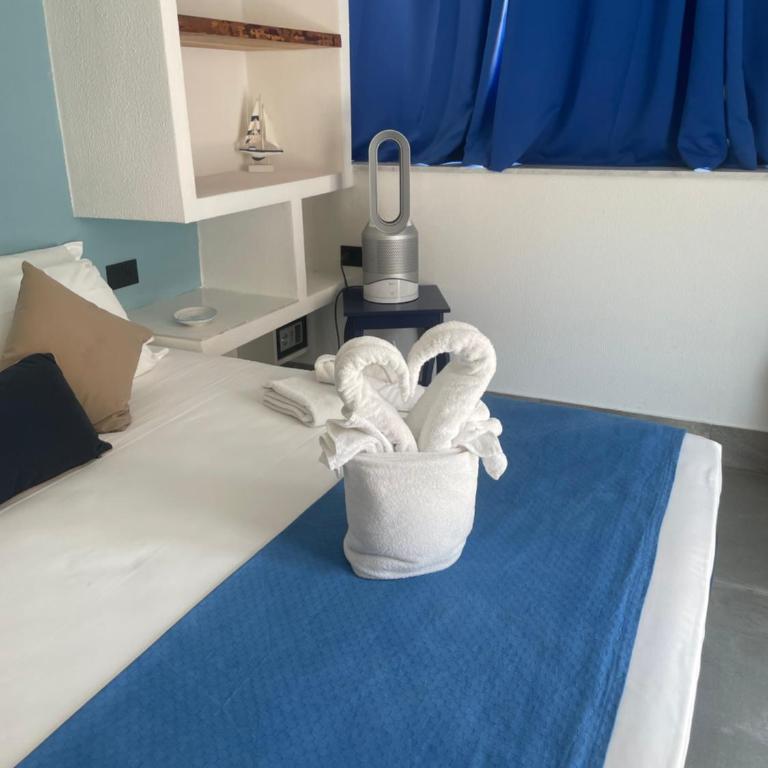 Panhouse Rooms & Suite - Queen Room with Pool View - 14