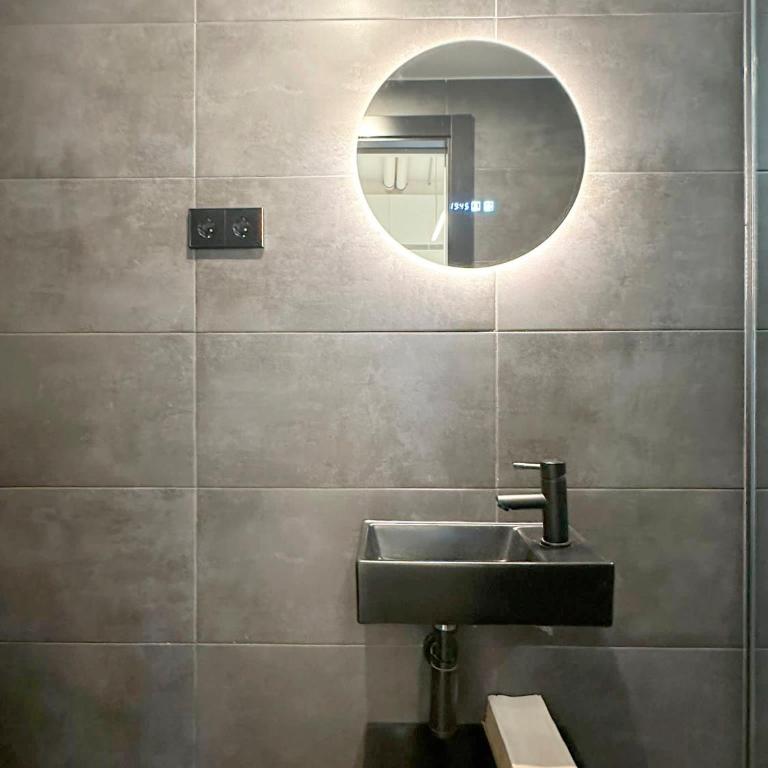 Great design, new & calm apartment in Malasaña - One-Bedroom Apartment - 9
