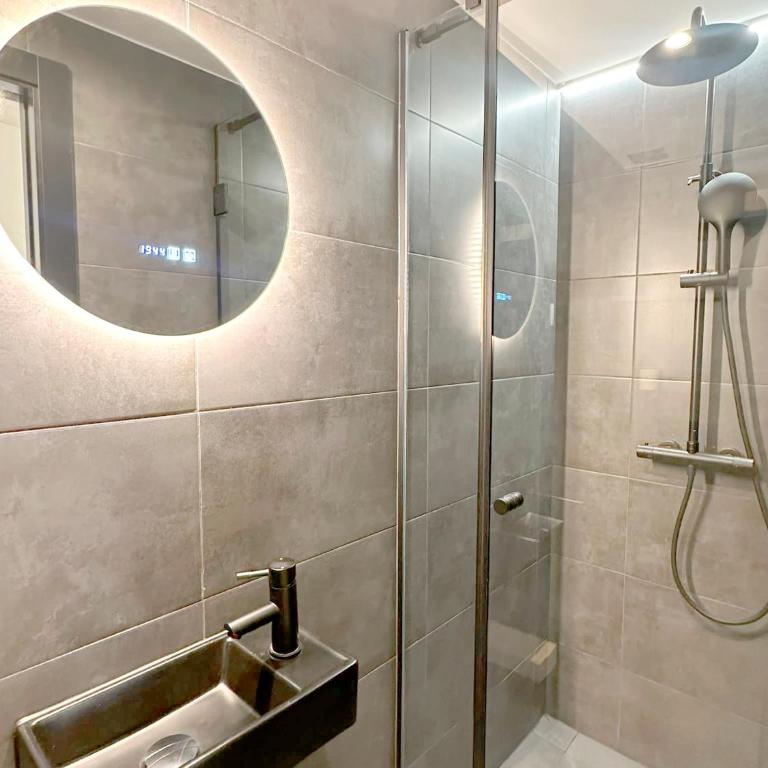 Great design, new & calm apartment in Malasaña - One-Bedroom Apartment - 10