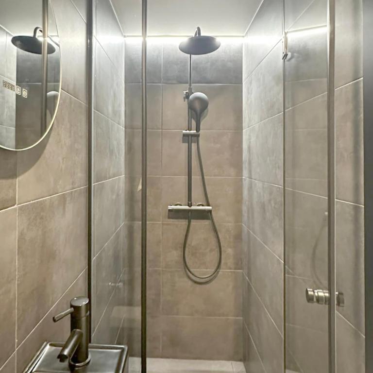 Great design, new & calm apartment in Malasaña - One-Bedroom Apartment - 12