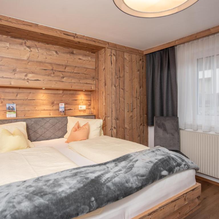 Haus Scharler, Künstlergasse - Doppelzimmer mit Balkon - 1