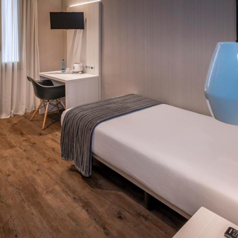 Hostal Operaramblas - Superior Single Room - 2