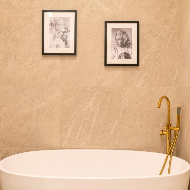 BCN Apartments 41 - Splendid Three-Bedroom Apartment with Terrace - 6