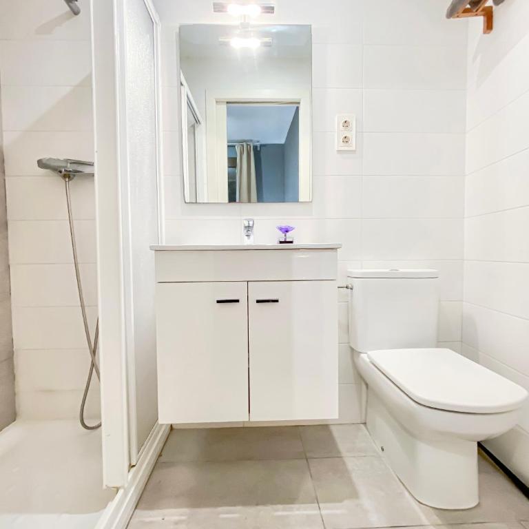 Cozy apartment in the Gothic Quarter of Barcelona - Two-Bedroom Apartment - 7