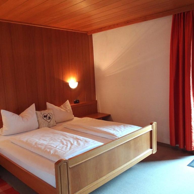 Alpenhotel Waidmannsheil - Vierbettzimmer mit Dusche - 2