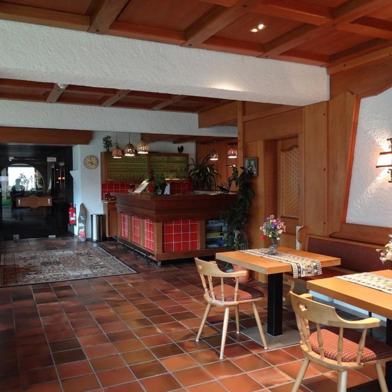 Alpenhotel Waidmannsheil - Vierbettzimmer mit Dusche - 1