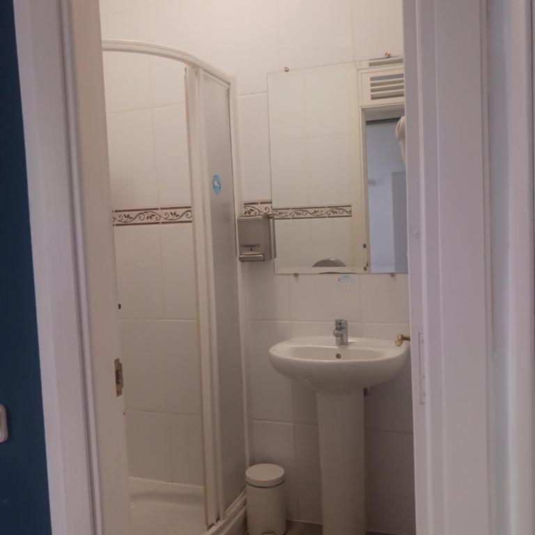 Fuencarral Adeco - Small Interior Double Room - 2
