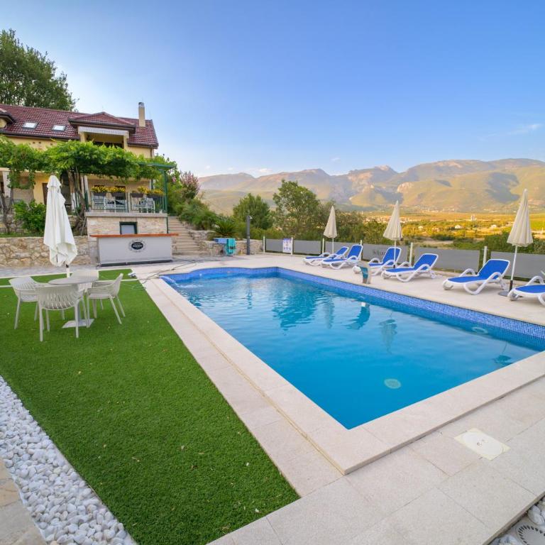 Villa Schumann - Three-Bedroom Villa - 8