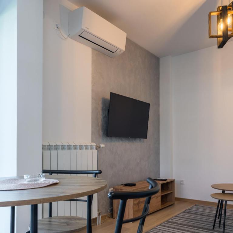 Apartmani Putnik - Deluks Dvokrevetna Soba sa Bračnim Krevetom - 9