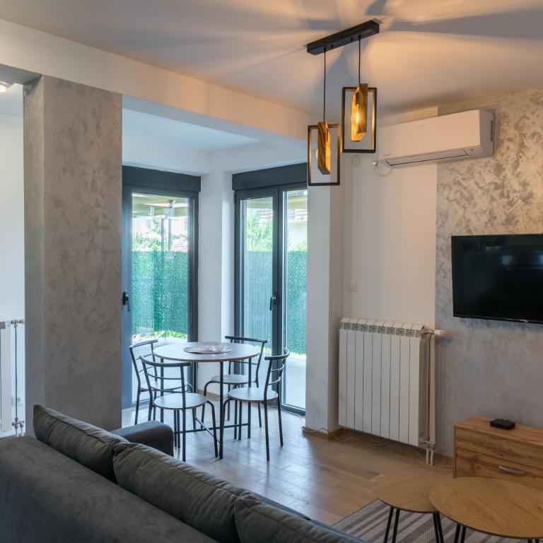 Apartmani Putnik - Deluks Dvokrevetna Soba sa Bračnim Krevetom - 5