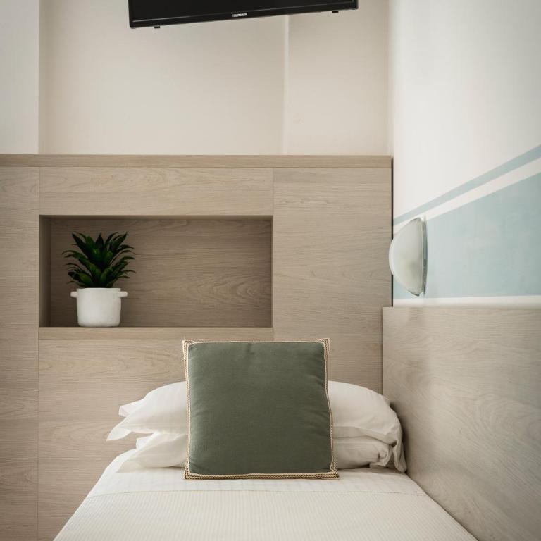 Hotel Roxy & Beach - Family Room with Sea View - 2