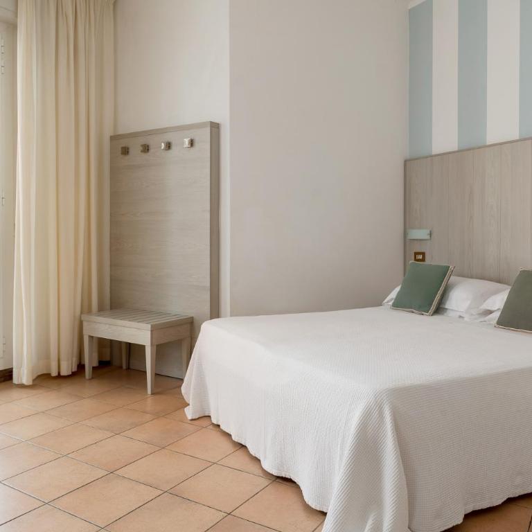 Hotel Roxy & Beach - Family Room with Sea View - 4