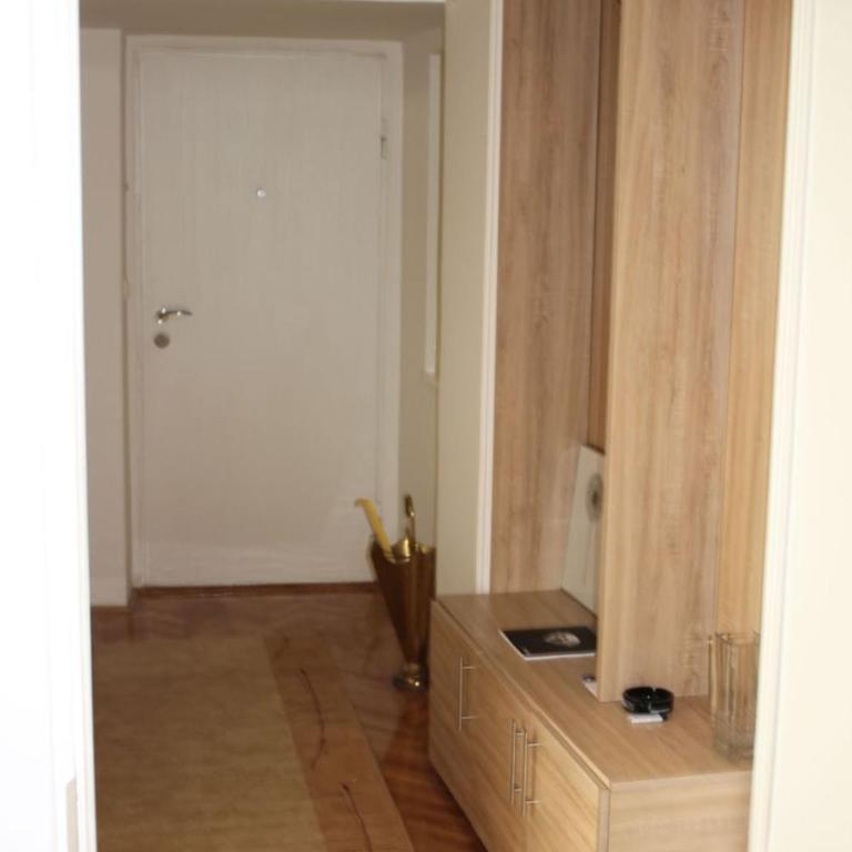 Mali Dvor - Two-Bedroom Apartment - 3