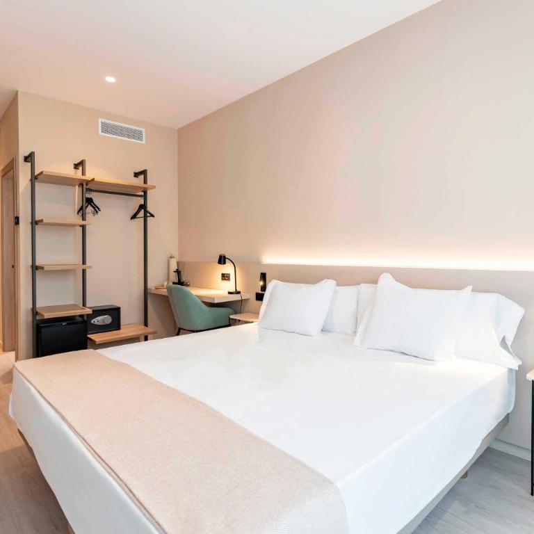 HQ Arena Hotel - Deluxe Double or Twin Room - 2