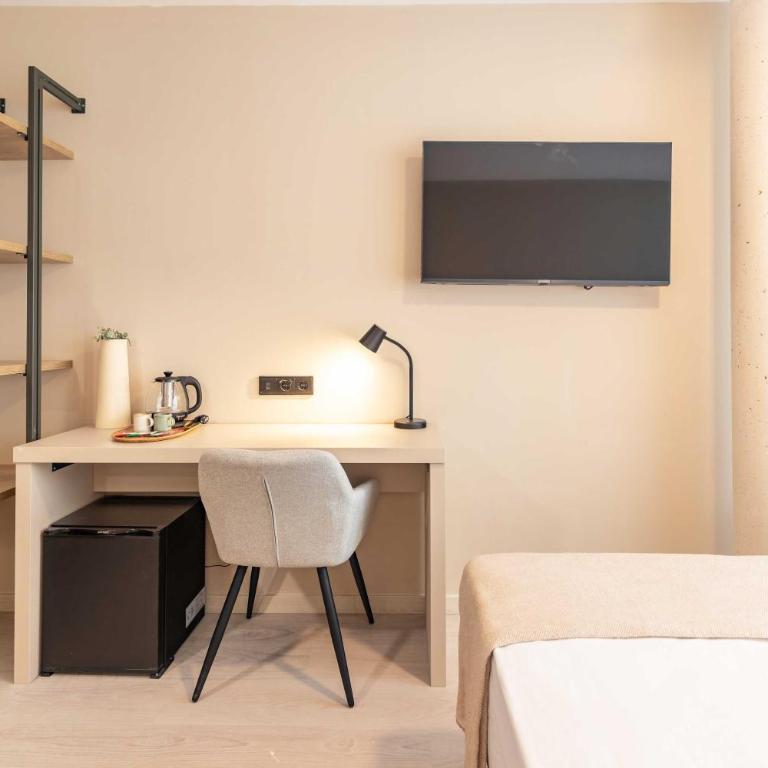 HQ Arena Hotel - Economy Double or Twin Room - 2