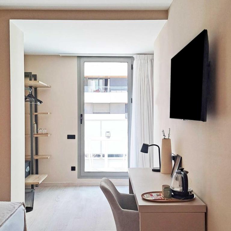 HQ Arena Hotel - Double Room with Balcony - 3