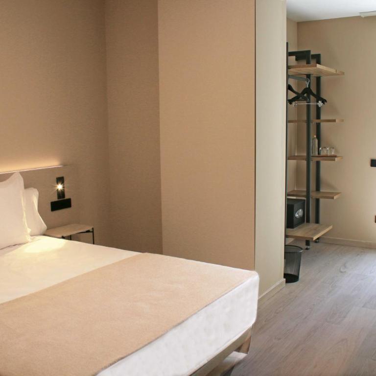 HQ Arena Hotel - Double Room with Balcony - 2