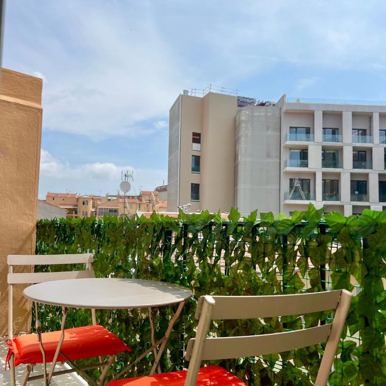 Center 2 min walk to beach quiet sunny balcony - Appartement 1 Chambre - 22