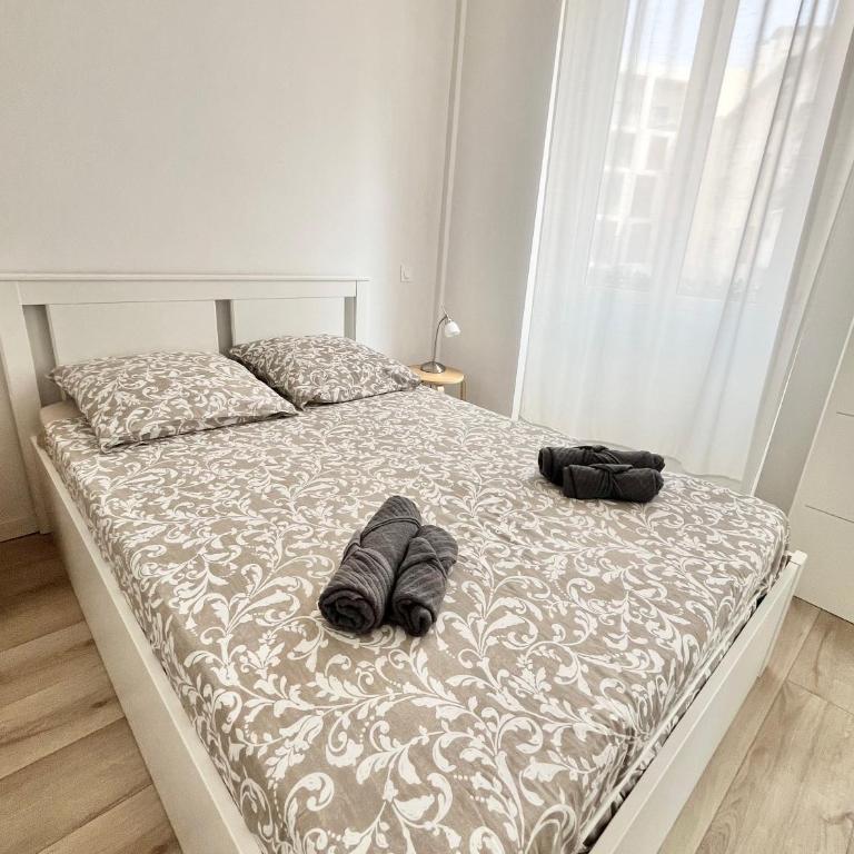 Center 2 min walk to beach quiet sunny balcony - Appartement 1 Chambre - 17
