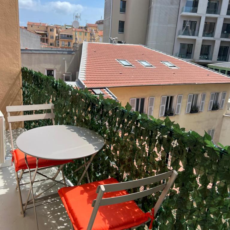 Center 2 min walk to beach quiet sunny balcony - Appartement 1 Chambre - 19