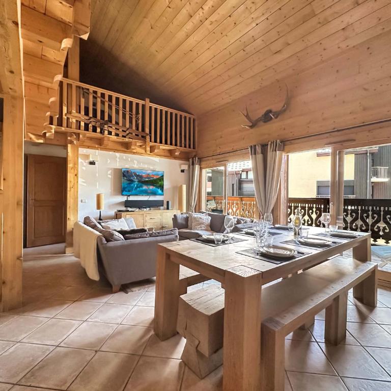 CRIS112 - Duplex 8 personnes centre village - Four-Bedroom Apartment with Balcony - 2