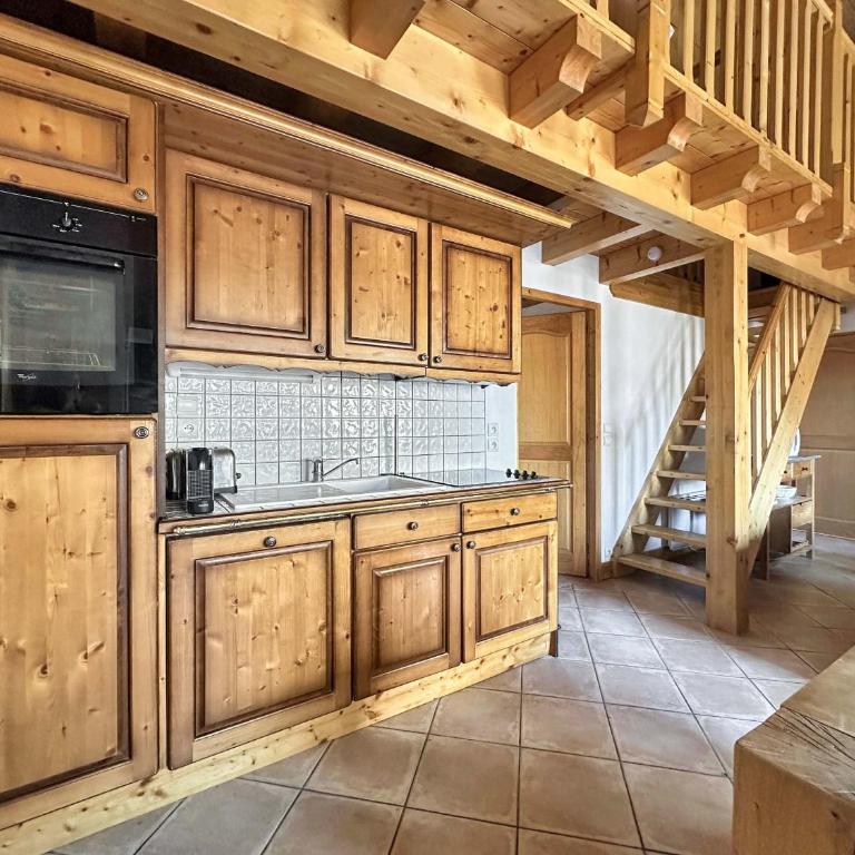 CRIS112 - Duplex 8 personnes centre village - Four-Bedroom Apartment with Balcony - 4