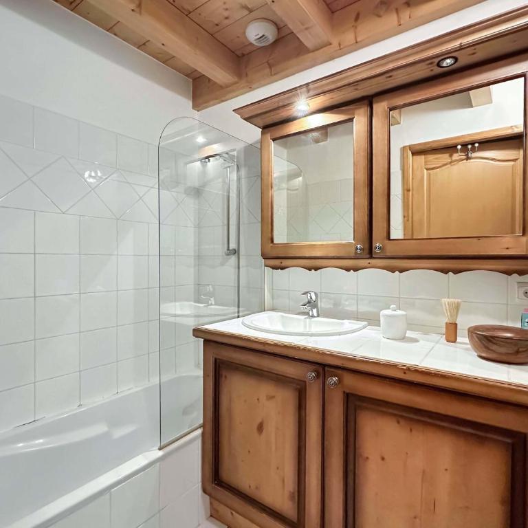 CRIS112 - Duplex 8 personnes centre village - Four-Bedroom Apartment with Balcony - 11