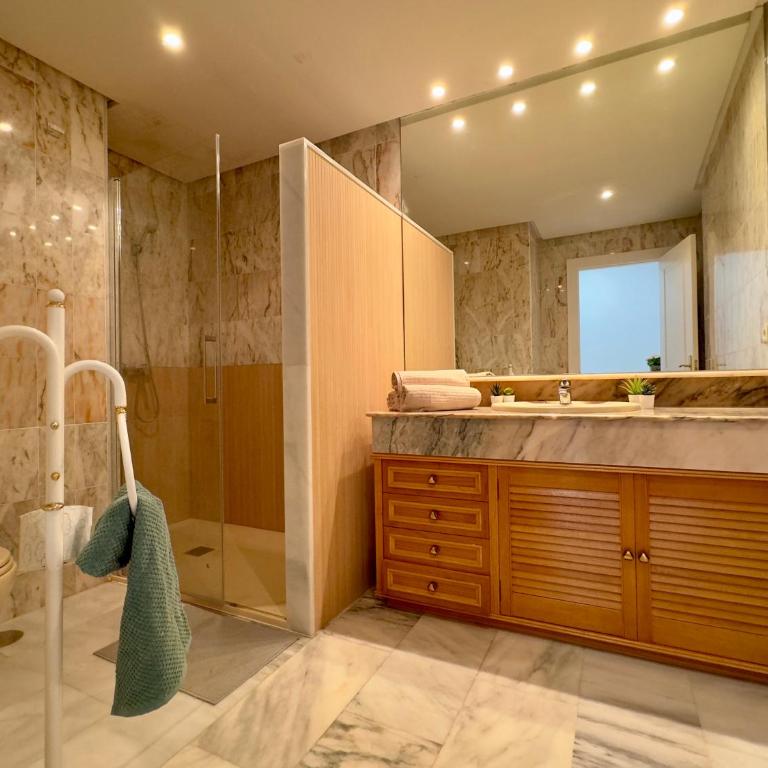 Apartamento con vistas al mar y piscina en Benalmadena - Apartamento de 2 dormitorios - 22