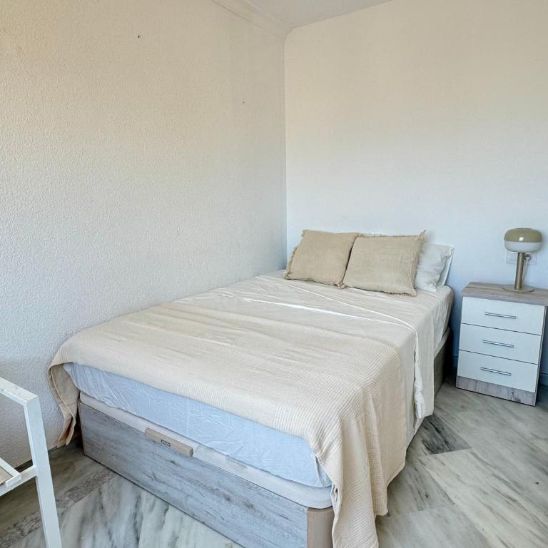 Apartamento con vistas al mar y piscina en Benalmadena - Apartamento de 2 dormitorios - 14