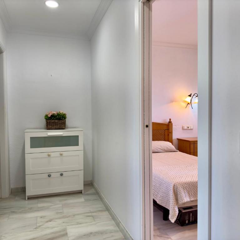 Apartamento con vistas al mar y piscina en Benalmadena - Apartamento de 2 dormitorios - 17