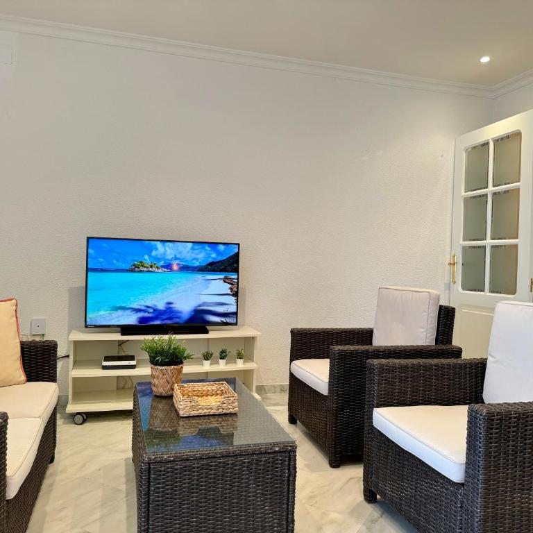 Apartamento con vistas al mar y piscina en Benalmadena - Apartamento de 2 dormitorios - 10