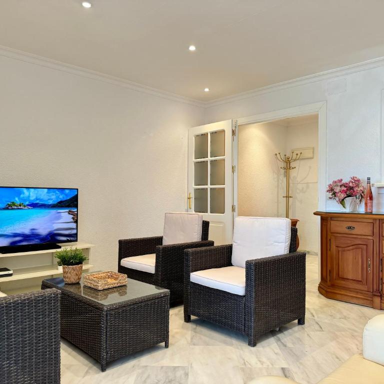 Apartamento con vistas al mar y piscina en Benalmadena - Apartamento de 2 dormitorios - 11