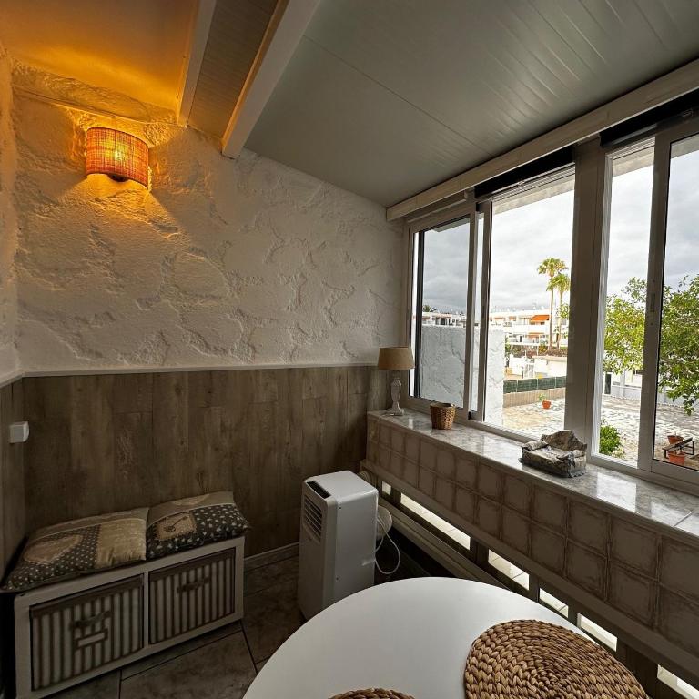 Hand Made Suite - Suite con cama grande y vistas a la piscina - 11