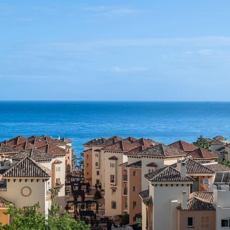 Charming Apartment with Sea Views - One-Bedroom Apartment - 3