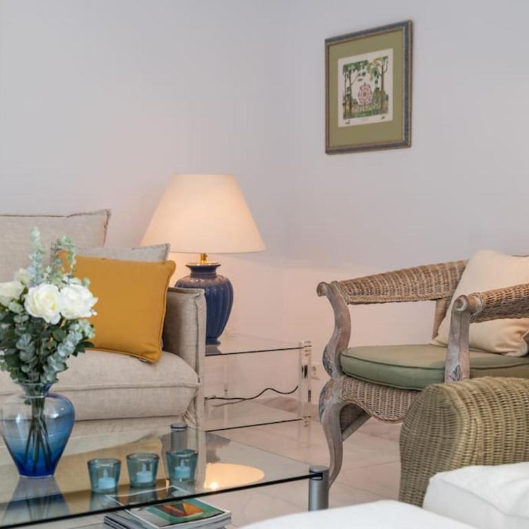 Charming Apartment with Sea Views - One-Bedroom Apartment - 11