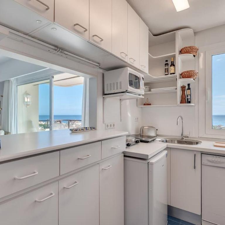 Charming Apartment with Sea Views - One-Bedroom Apartment - 15
