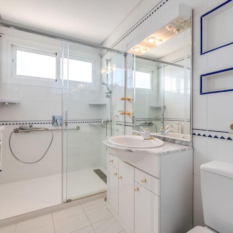 Charming Apartment with Sea Views - One-Bedroom Apartment - 18