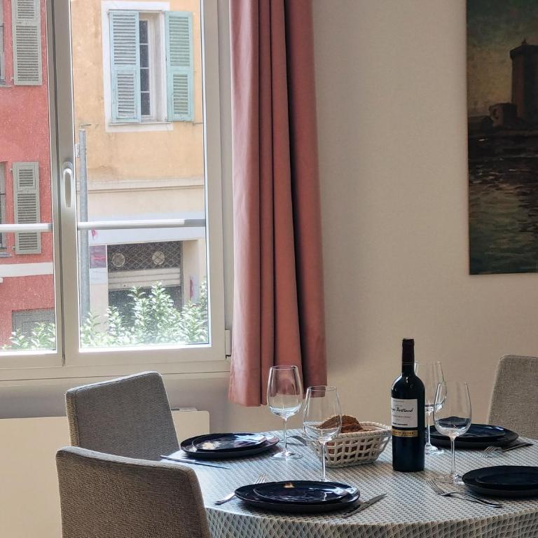 "Le White Pearl" by EnjoyNice, quiet 2-bedroom in Old Nice - Appartement 2 Chambres - 6