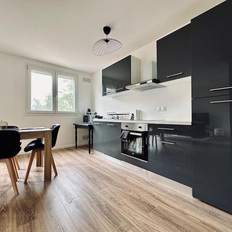 Le Coquet-T3-Wifi-parking - Two-Bedroom Apartment - 2