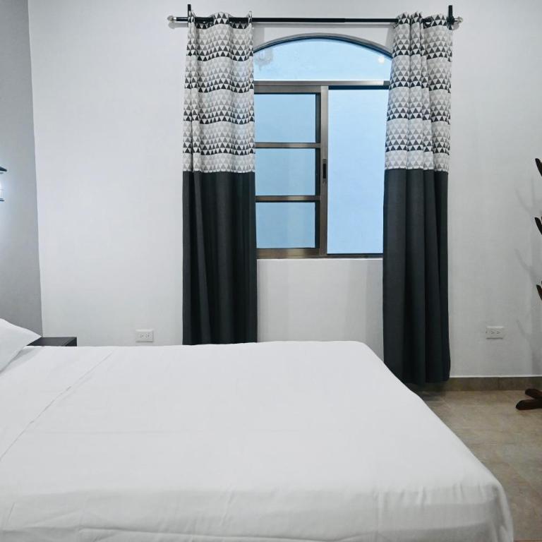 Spacious 3-story private house with ocean view - Five-Bedroom House - 53