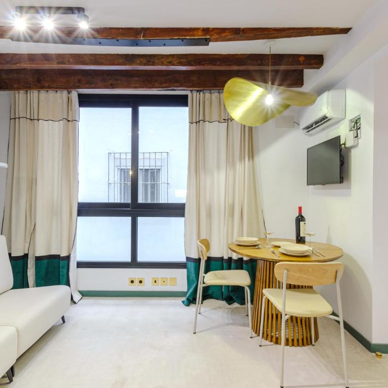 Refined and practical studio in historic center of Alicante - One-Bedroom Apartment - 8