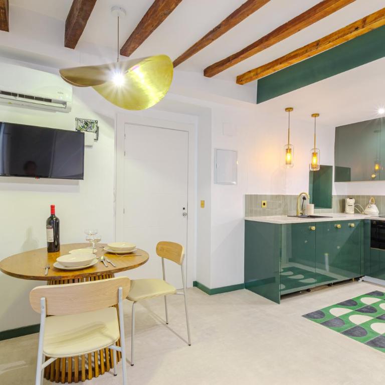 Refined and practical studio in historic center of Alicante - One-Bedroom Apartment - 12