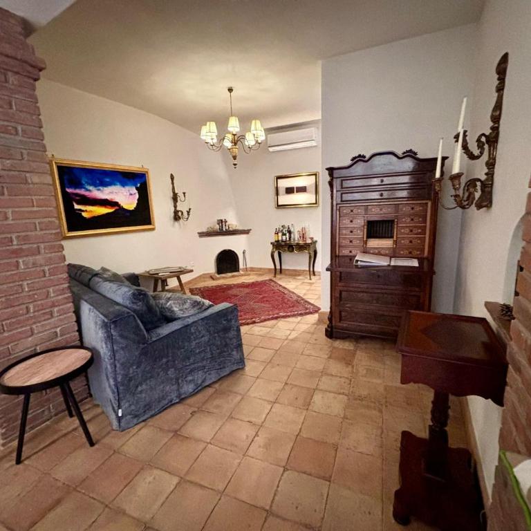 Casa di Regina - City Center, Completely Renovated, Historical - Three-Bedroom Villa - 17