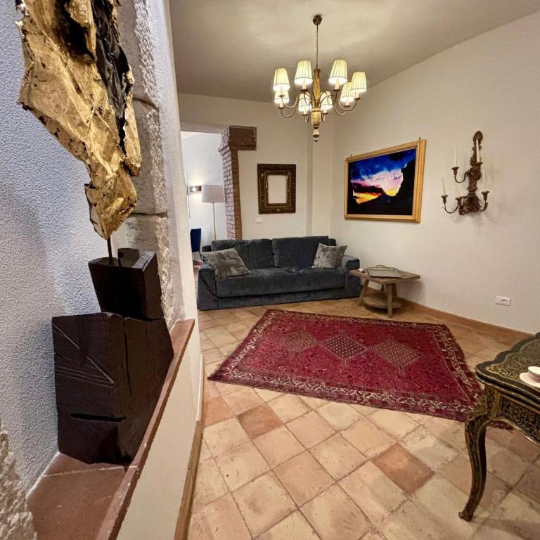 Casa di Regina - City Center, Completely Renovated, Historical - Three-Bedroom Villa - 20