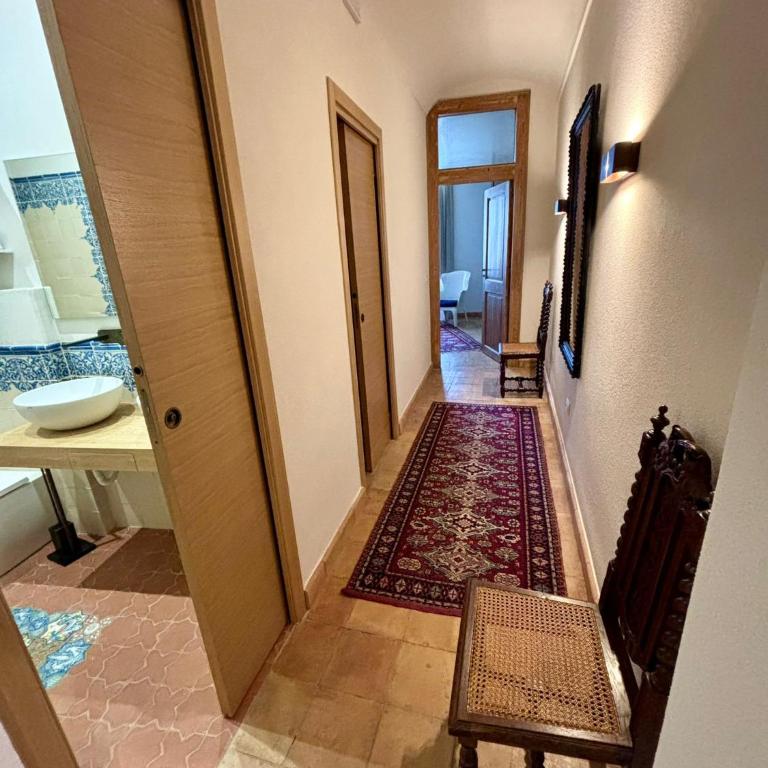 Casa di Regina - City Center, Completely Renovated, Historical - Three-Bedroom Villa - 21