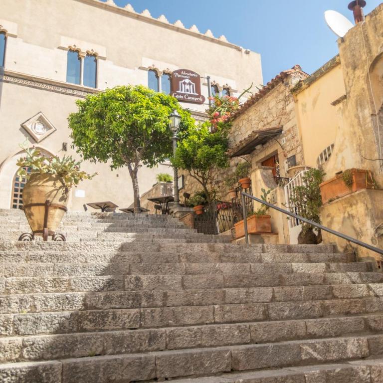 Casa di Regina - City Center, Completely Renovated, Historical - Three-Bedroom Villa - 4