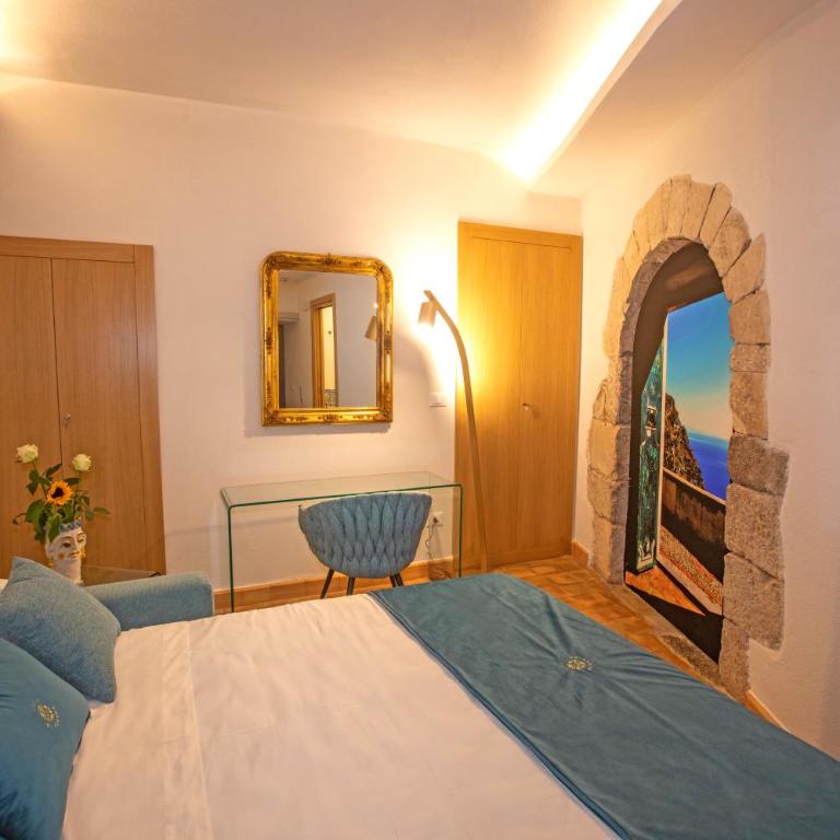 Casa di Regina - City Center, Completely Renovated, Historical - Three-Bedroom Villa - 26