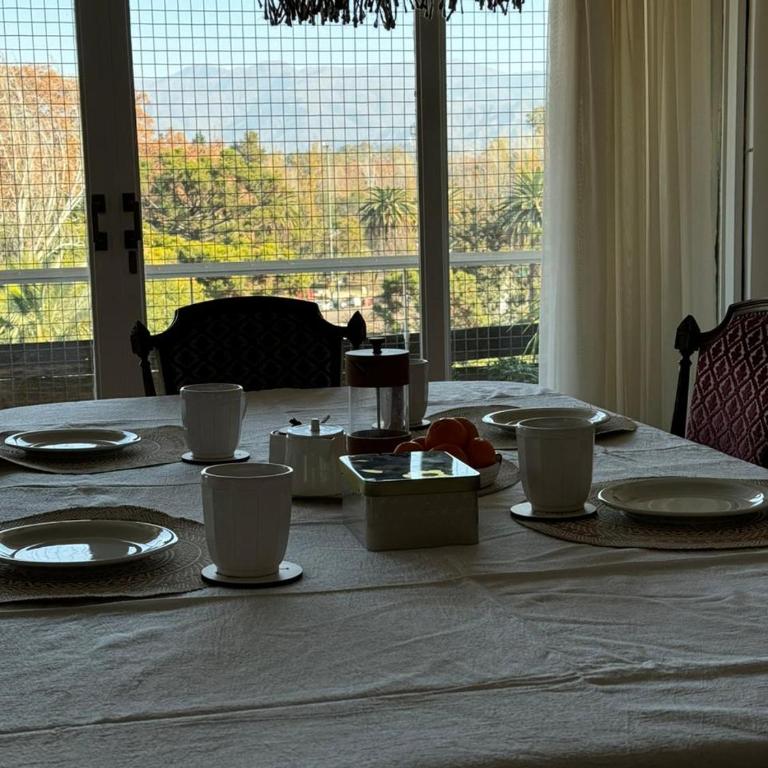 Departamento en Mendoza Capital con vista a las montañas - Three-Bedroom Apartment - 2