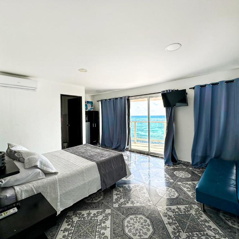 Caribbean Island Hotel - Superior Double Room with Sea View - 4